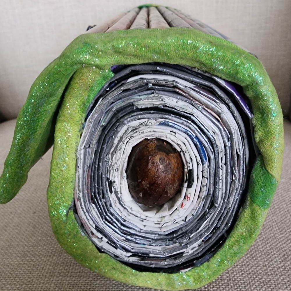 Upcycled magazine pages clutch. - Picture 3 of 5